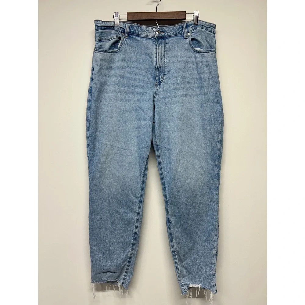 American Eagle Mom Jeans Light Wash High Rise Raw Hem Blue Denim Size 18 Long